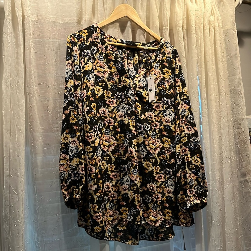 Tahari blouse